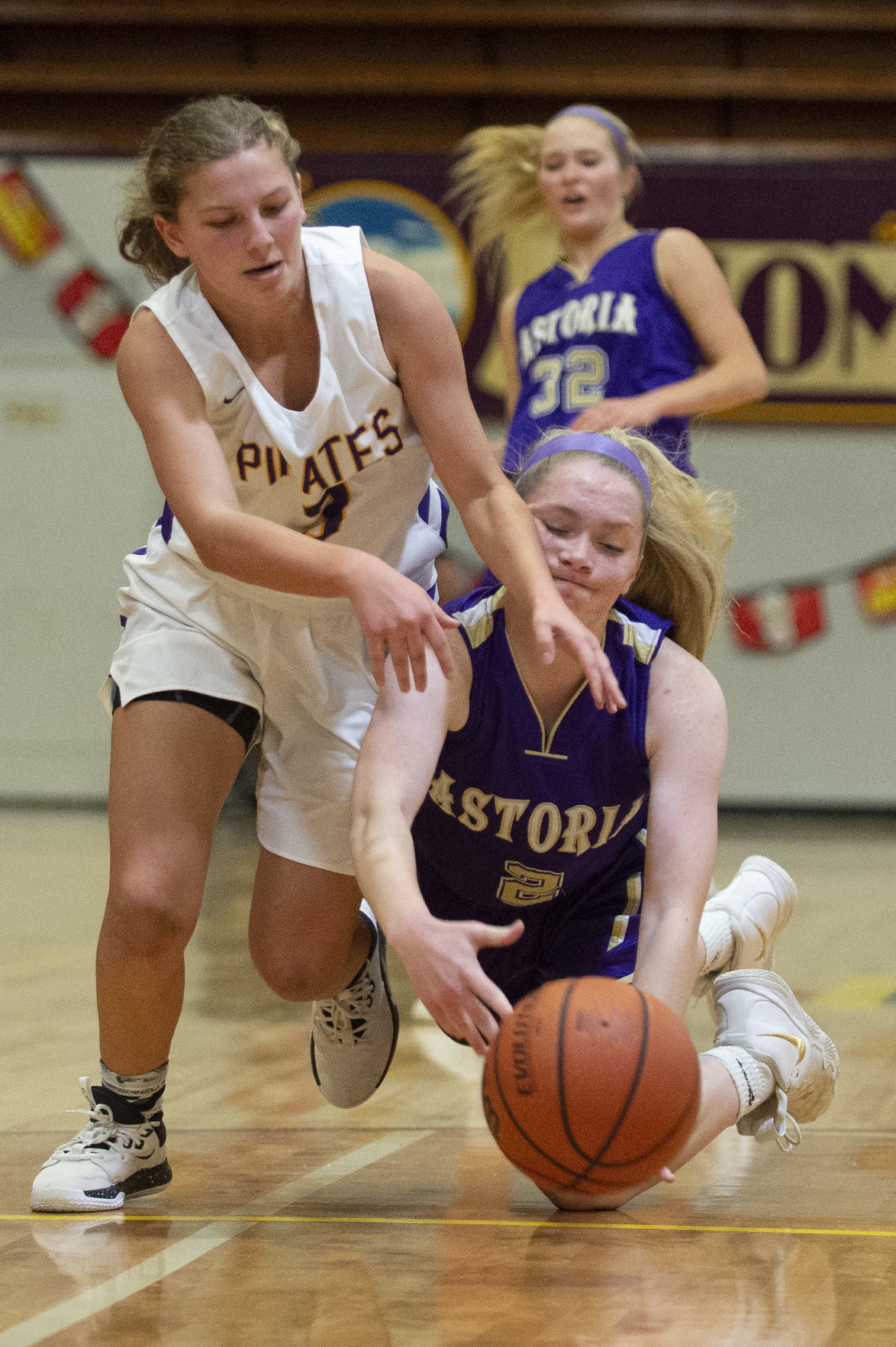 Les Schwab South Coast Holiday Basketball Tournament